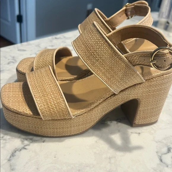 LC Lauren Conrad Beige Strappy Sandals Size 7 - Picture 5 of 7